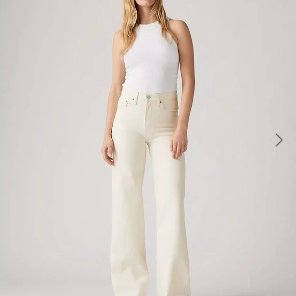 Levi's Women's rib cage barely freezing white. Used once like new - Picture 1 of 3